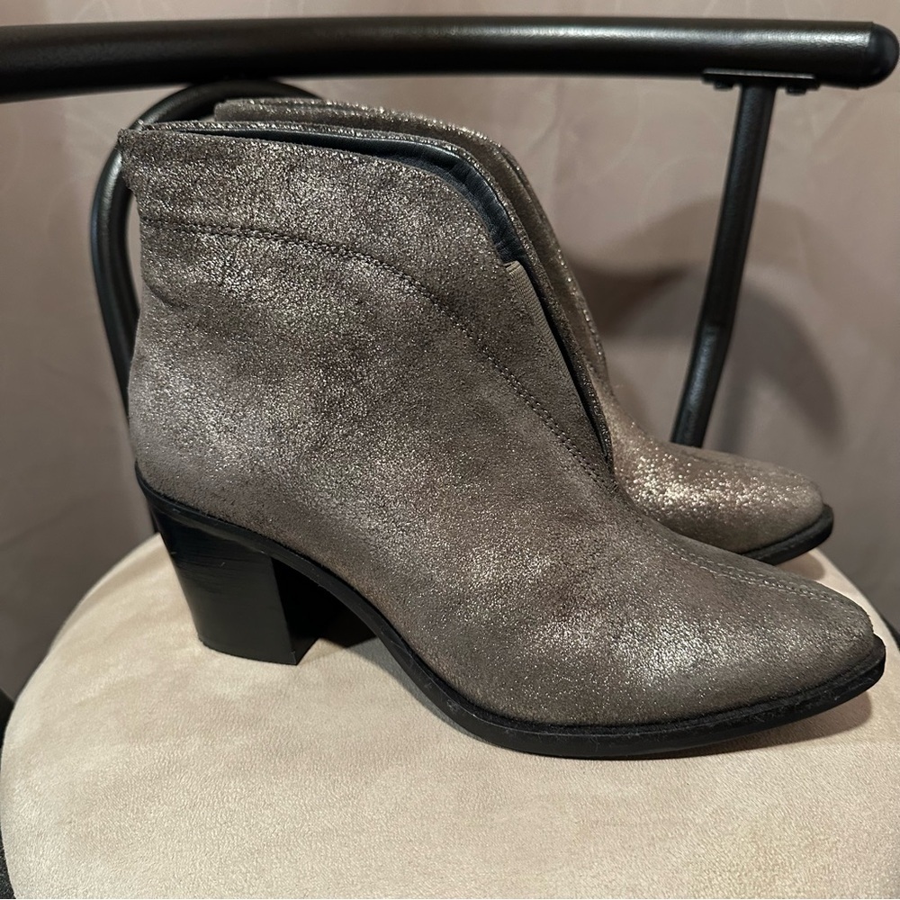 Diba True Women's Karma V Throat Metallic Leather Ankle Booties Size 7.5 - Picture 2 of 10
